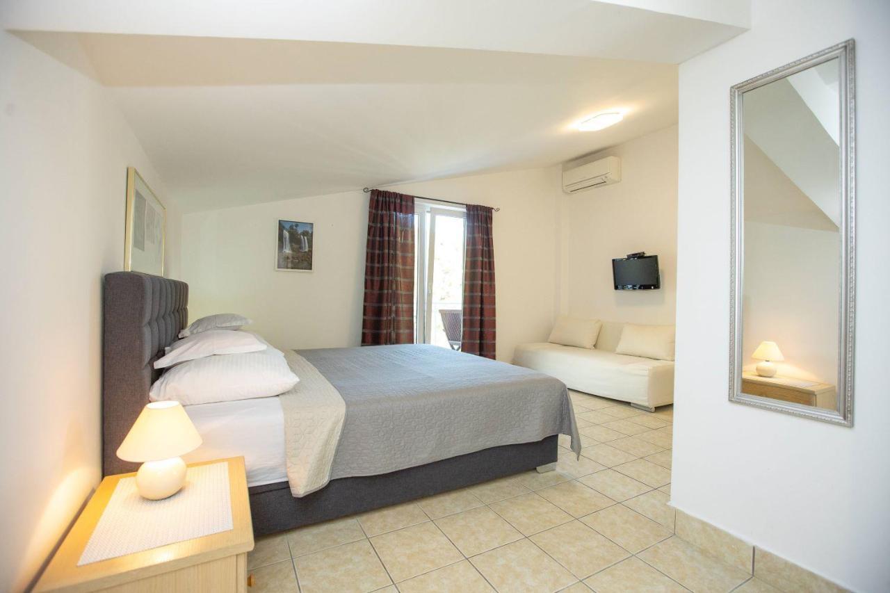 Apartments Mosor Omiš Eksteriør bilde